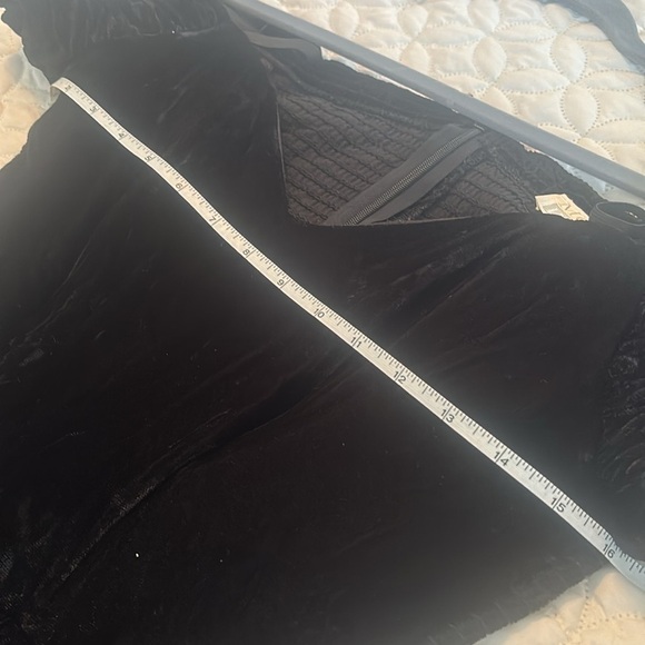 Moda Int’l Black Crushed Velvet Off Shoulder maxi Dress size 4 - Picture 8 of 9